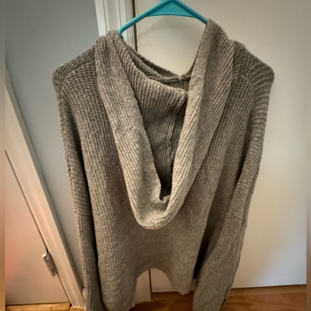 American Eagle Pull Over